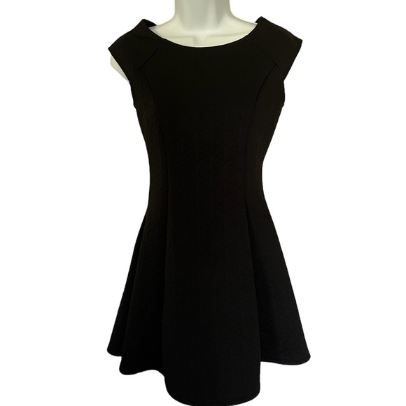 Forever 21 Black textured cap sleeve mini length skater dress size small - Picture 1 of 5